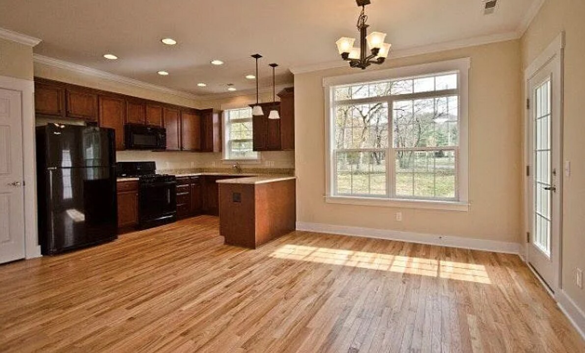 7 White Pine Dr in Black Mountain, NC - Building Photo