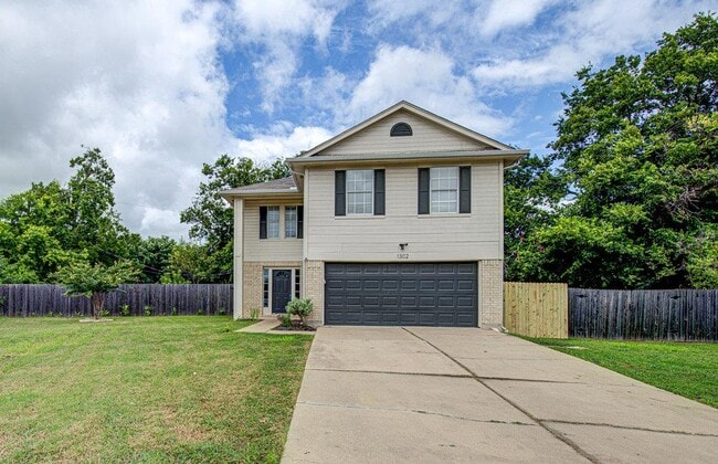 1302 Crete Ln