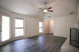2118 Falcon Ridge Dr in Carrollton, TX - Building Photo - Building Photo