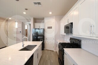 678 N Bay Dr in Gilbert, AZ - Building Photo - Building Photo