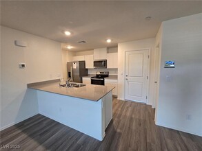 4988 Apple Mesa Ave, Unit 1R in Enterprise, NV - Building Photo - Building Photo