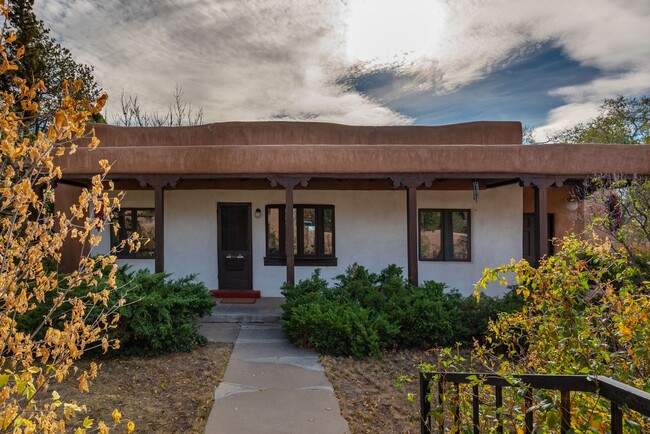 342 Hillside Ave in Santa Fe, NM - Foto de edificio - Building Photo