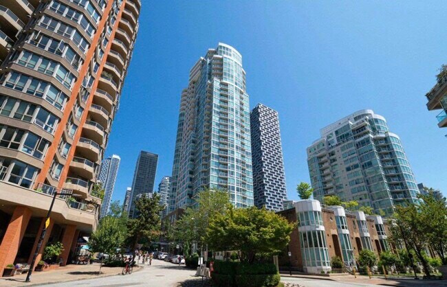 1500 Hornby St in Vancouver, BC - Building Photo - Building Photo