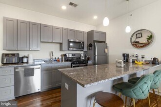 2411 Kensington Ave in Philadelphia, PA - Building Photo - Building Photo