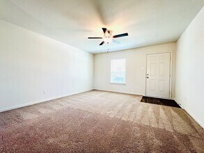 11019 Chatham Ct in Converse, TX - Building Photo - Building Photo