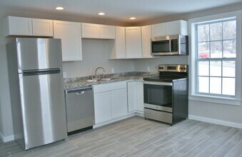 115 Gleason St in Thomaston, ME - Building Photo - Building Photo