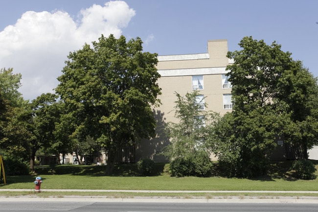 Rosetown Seniors Apartments in Richmond Hill, ON - Building Photo - Building Photo