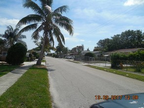 182 W 34th St in West Palm Beach, FL - Building Photo - Building Photo