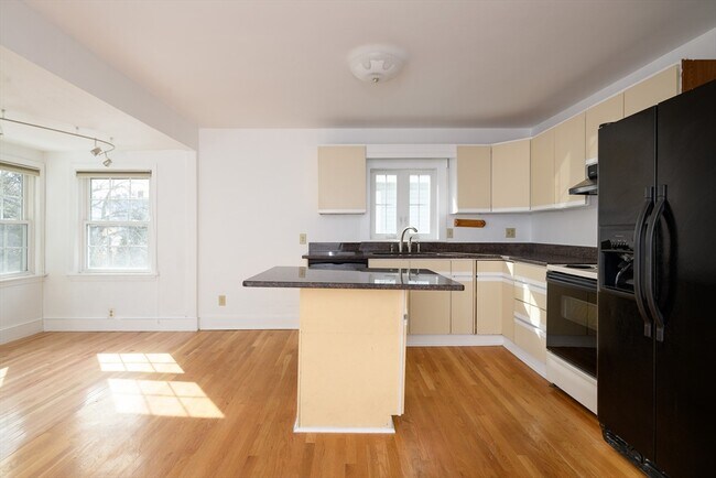 14 Skehan St in Somerville, MA - Building Photo - Building Photo