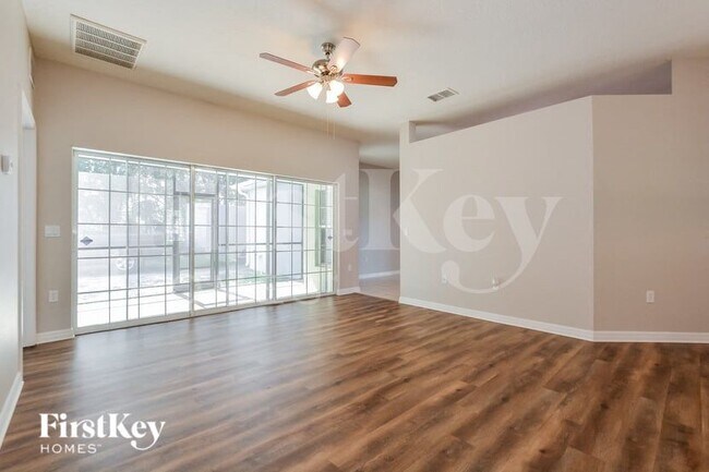 1341 Banbridge Drive in Kissimmee, FL - Foto de edificio - Building Photo