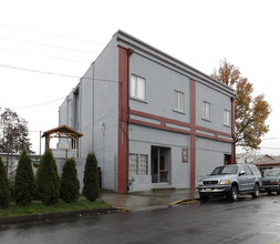 6965 N Fessenden St in Portland, OR - Building Photo - Building Photo