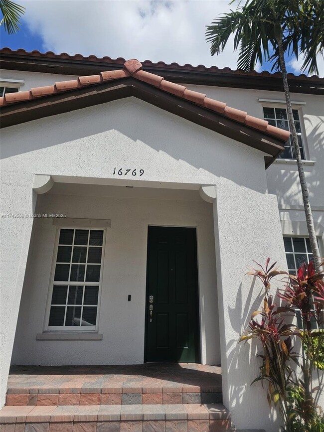 16769 SW 95th St in Miami, FL - Building Photo - Building Photo