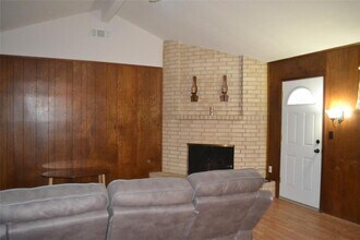 8927 Sharpcrest St in Houston, TX - Building Photo - Building Photo