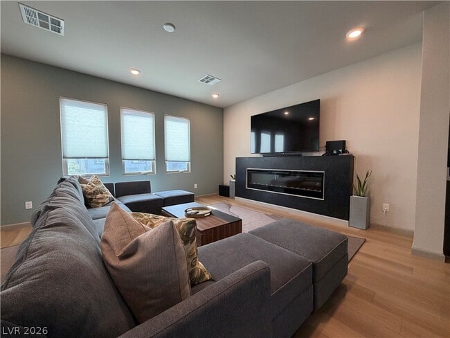 8044 Carpenter Creek Ave