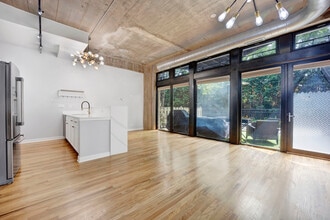 1111 W 15th St in Chicago, IL - Building Photo - Building Photo