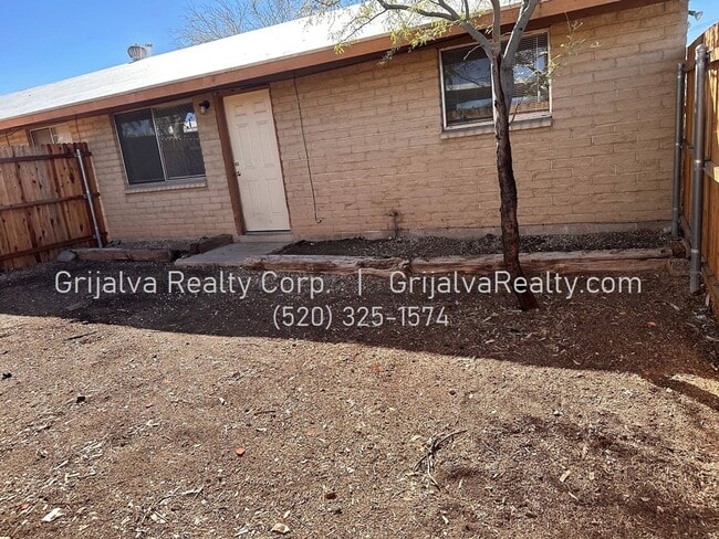 property at 3256 E Blacklidge Dr
