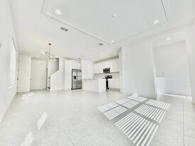 6331 Camino Dr in Apollo Beach, FL - Building Photo