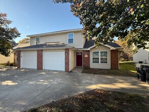 1707 Hanover Blvd in Columbia, MO - Foto de edificio - Building Photo