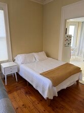 26 Oxford St, Unit First floor front in Somerville, MA - Foto de edificio - Building Photo