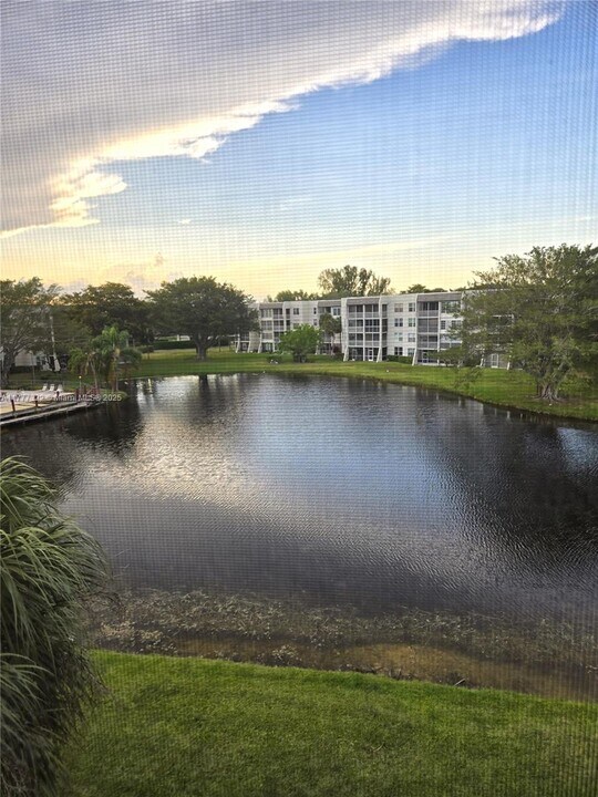 9311 Orange Grove Dr, Unit 406 in Davie, FL - Building Photo