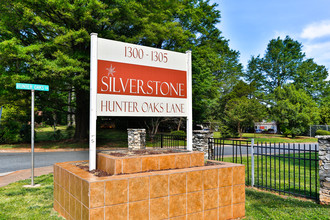 Silverstone Apartments in Charlotte, NC - Foto de edificio - Building Photo