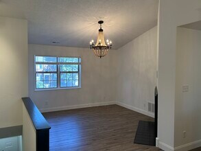 1605 Thrush Ter, Unit 1605 in Brentwood, MO - Foto de edificio - Building Photo