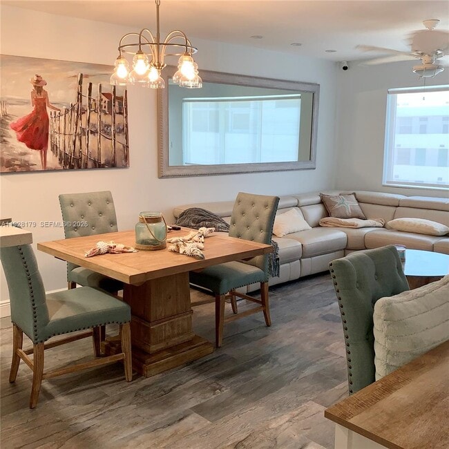 325 Ocean Dr in Miami Beach, FL - Building Photo - Building Photo