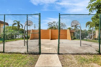 2719 NW 39th Terrace in Lauderdale Lakes, FL - Building Photo - Building Photo