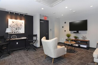 2 Mill St in Yonkers, NY - Foto de edificio - Building Photo