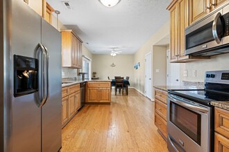 323 Fox Hill Rd in Hampton, VA - Building Photo - Building Photo