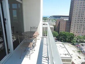 1400 S Michigan Ave, Unit 1204 in Chicago, IL - Building Photo - Building Photo