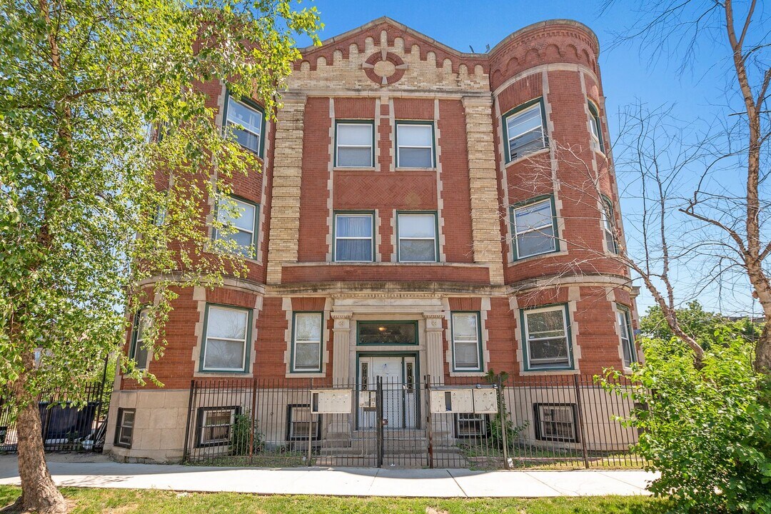 5201 S Calumet Ave in Chicago, IL - Building Photo