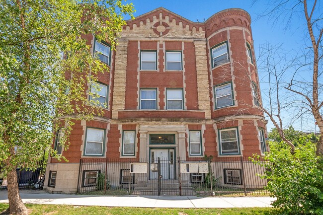 property at 5201 S Calumet Ave