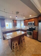 33 Crescent Ave in East Providence, RI - Building Photo - Building Photo