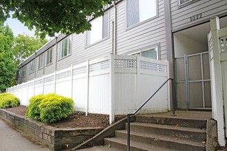 9222 N Lombard St in Portland, OR - Building Photo - Building Photo