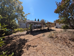 2431 Las Plumas Ave in Oroville, CA - Building Photo - Building Photo