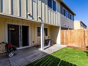 901 Silver Fox Dr in Central Point, OR - Building Photo - Building Photo