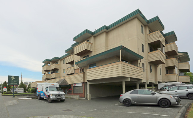 Burnside Apartments in Saanich, BC - Building Photo - Building Photo