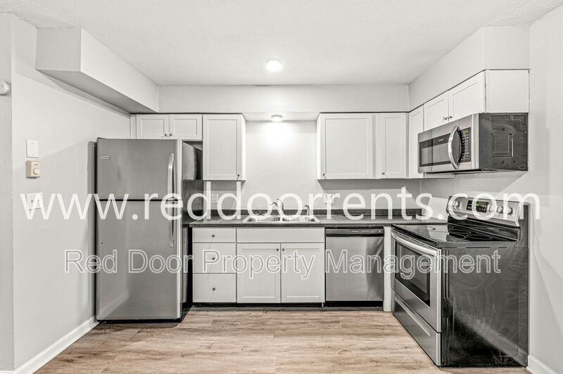 10301 Medallion Dr in Indianapolis, IN - Building Photo