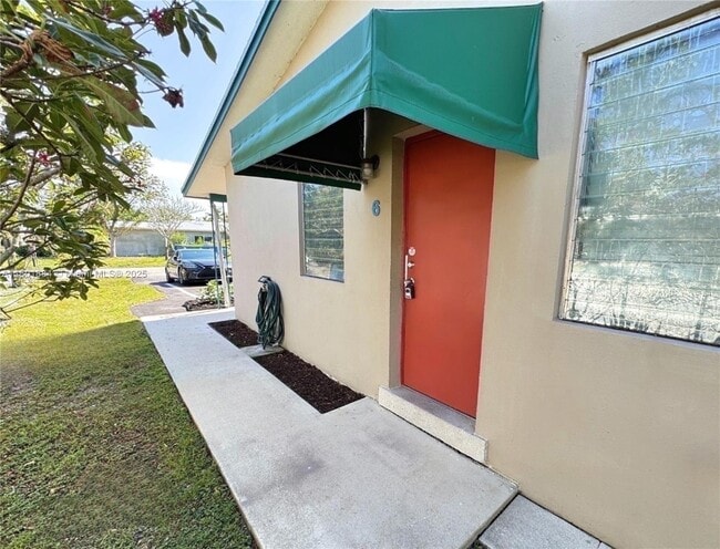 403 NW 25th St-Unit -6 in Wilton Manors, FL - Foto de edificio - Building Photo