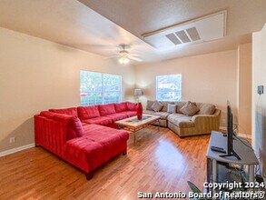 52 Chapel Hill Cir in San Antonio, TX - Building Photo - Building Photo