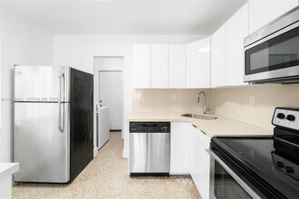 3491 Shipping Ave in Miami, FL - Building Photo - Building Photo