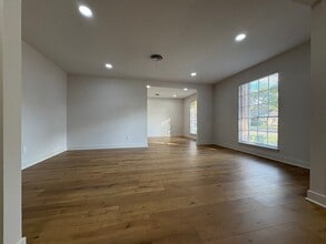 5822 Yarwell Dr in Houston, TX - Building Photo - Building Photo