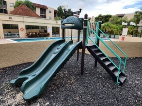 10451 W Broward Blvd in Plantation, FL - Building Photo - Building Photo