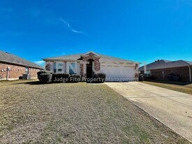 1516 Shady Shores Dr in Glenn Heights, TX - Building Photo
