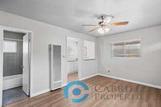 2110 Bacon St in San Diego, CA - Building Photo - Building Photo