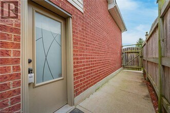 57 Oak Hill Dr in Cambridge, ON - Building Photo - Building Photo