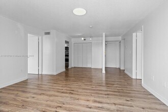 1720 NW N River Dr in Miami, FL - Building Photo - Building Photo