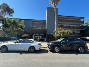 10 Birch Street in Redwood City, CA - Foto de edificio - Building Photo