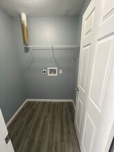 104 Petersburg St in Oakford, IL - Building Photo - Building Photo